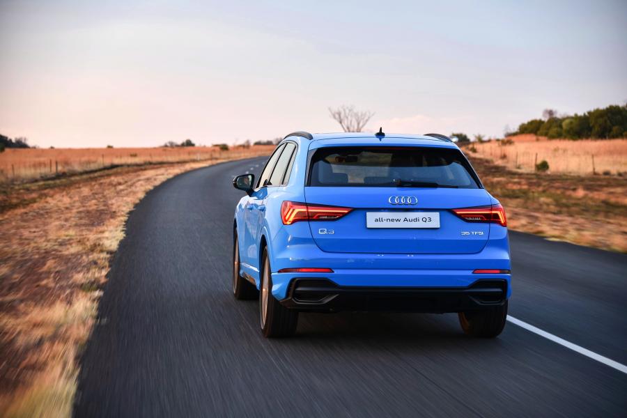  Audi Q3 35 TFSI S-Line 2019 года  (ZA) (фото 2 из 18)